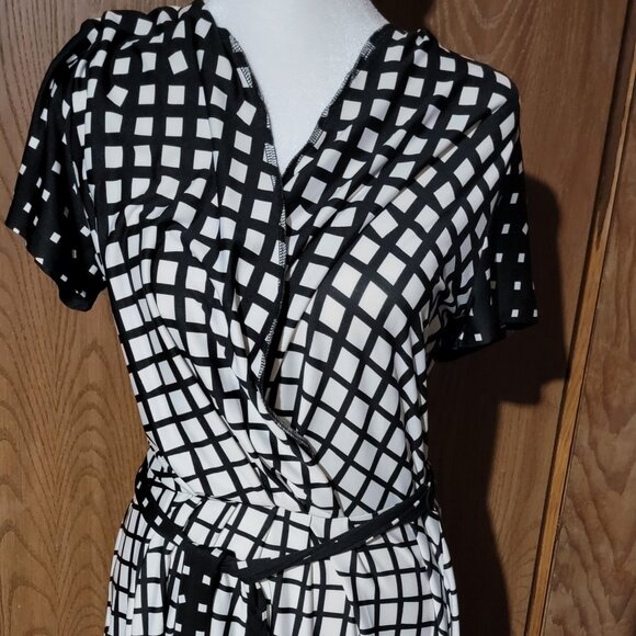 Black n White Checked Wrap Dress – Medium - Picture 1 of 10